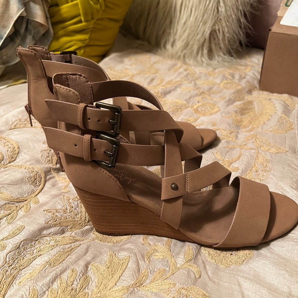 Wedge shoes